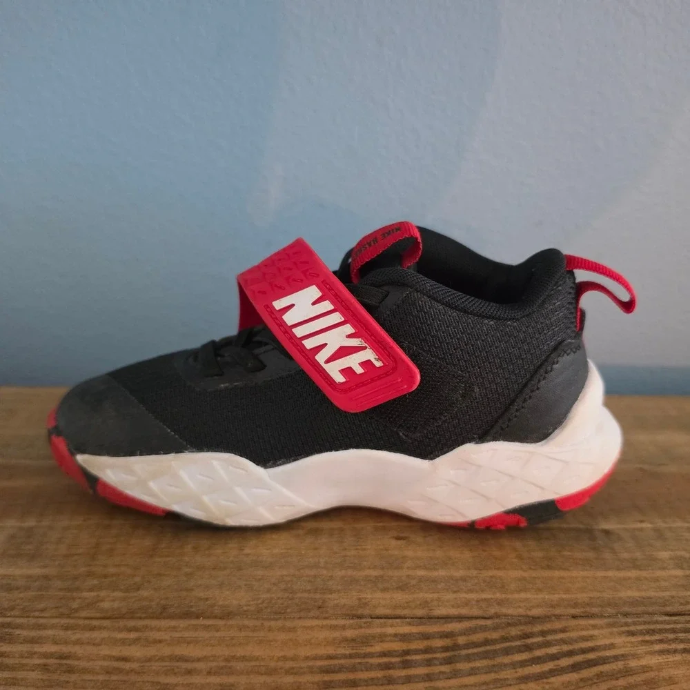 Nike Kids Team Hustle D 12 Basketball Shoes Black Red HF6280-001 12c